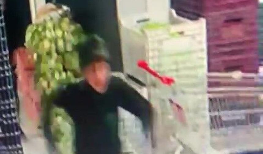 Deprem anında yaşanan panik kamerada