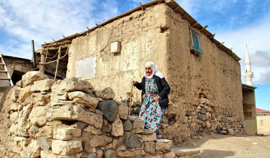 Kahramanmaraş'ta yıllara meydan okuyan evler görüntülendi