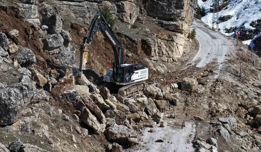Kahramanmaraş'ta yol açma ve onarım çalışmaları sürüyor