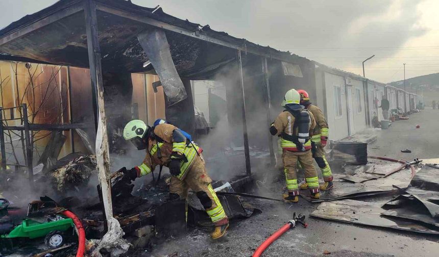 Konteynerde çıkan yangın söndürüldü