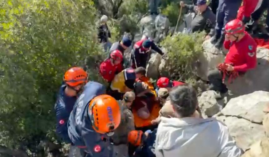 Koyunlarını otlatan yaşlı kadın düştüğü kayalıkların arasında 1 gün sonra bulundu