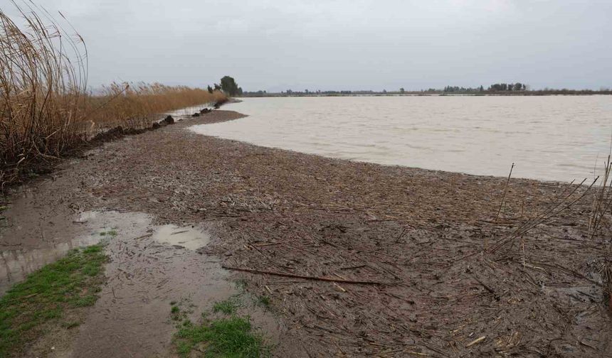 Kozan'da sağanak taşkınlara yol açtı