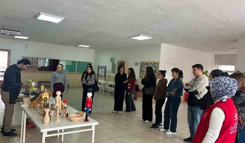 Kozan'da Üniversiteliler Sanatla Stres Attı