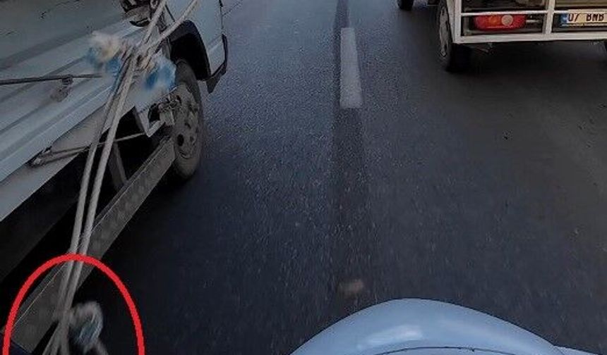 Motokurye Branda İpine Takılıp Ölümden Döndü