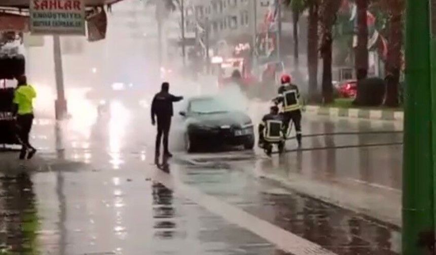 Osmaniye'de park halindeki otomobil yandı