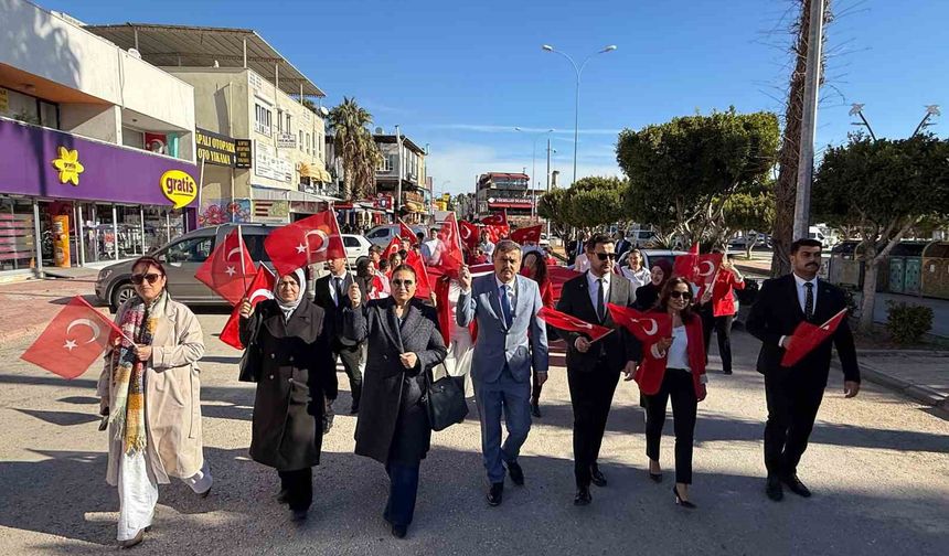 Silifke'de bayrak yürüyüşü