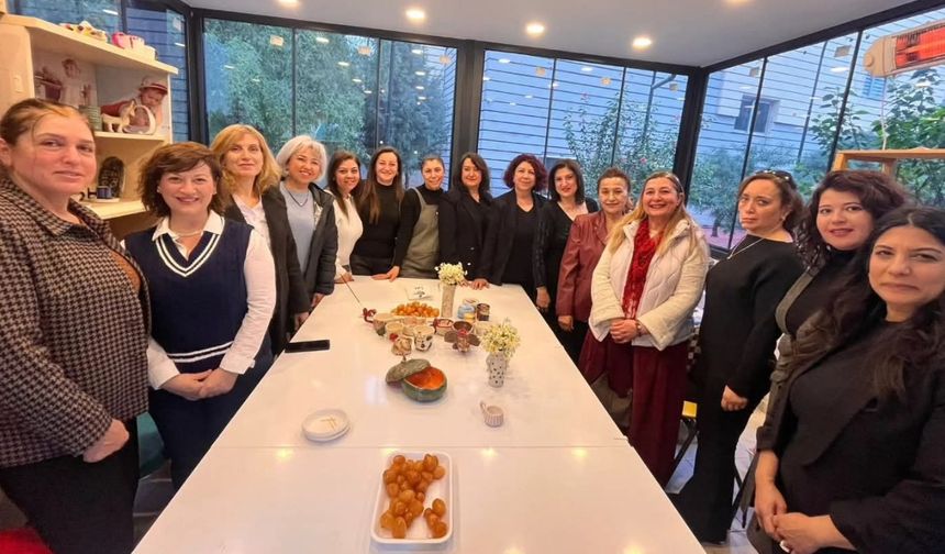 Depremzede Kadınlara Seramik Atölyesinde Dayanışma Ziyareti