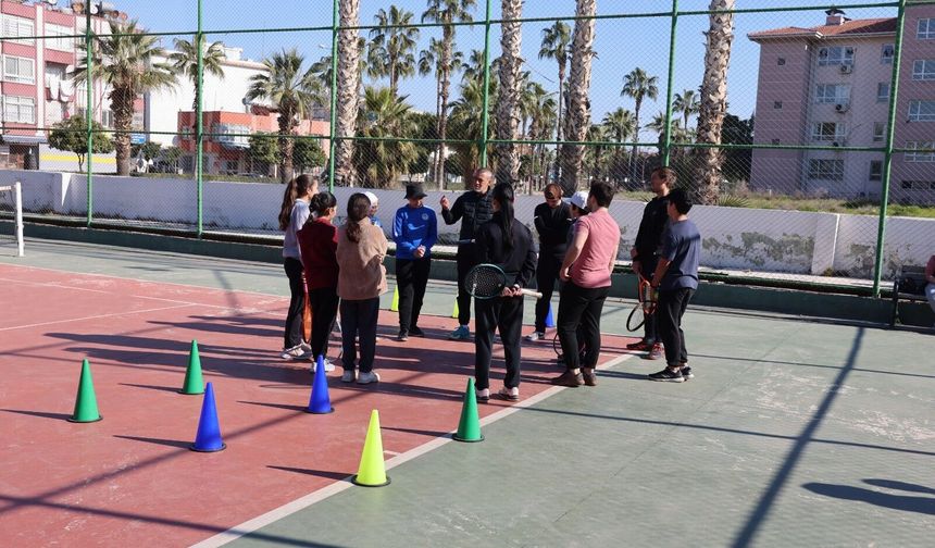 Akdeniz Belediyesi Tenis Kursuyla Yıldızlar Yetiştiriyor