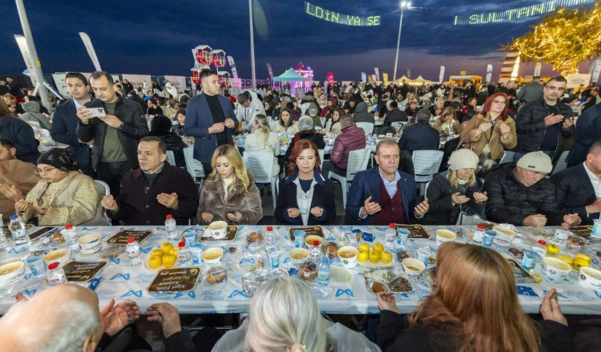 Mersin’de Binlerce Kişilik İftar: Gönüller Bir Oldu