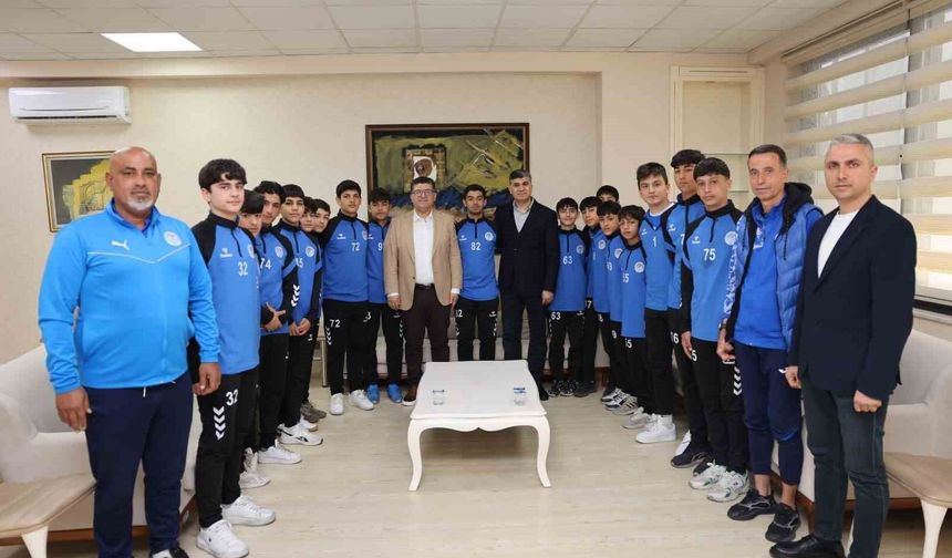 Akdeniz Belediye Spor U-14 Takımı Türkiye Şampiyonası yolunda