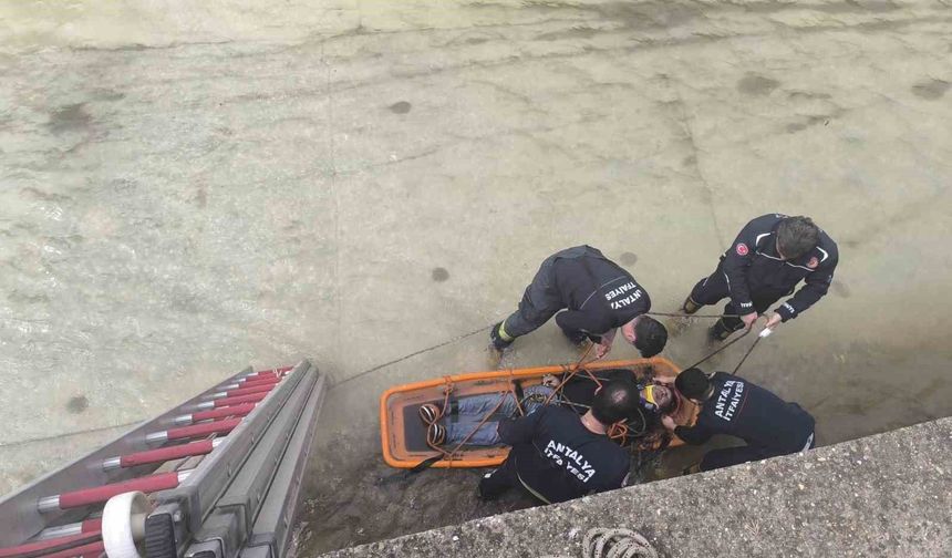 Alanya'da çaya düşen şahıs ekipler tarafından kurtarıldı