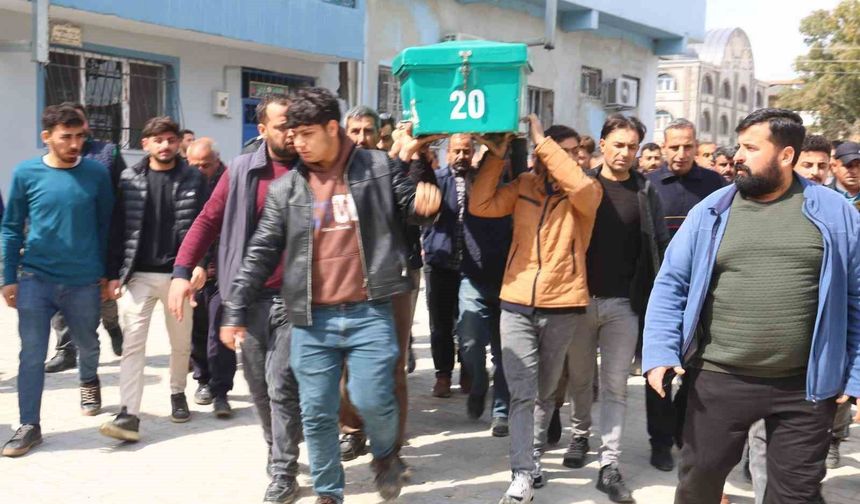 Dereye düşerek can veren evladını defneden acılı baba: 'En son baktığımda dere kenarında terliği vardı'