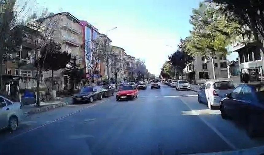 Isparta'da tehlikeli sollama kamerada: Kazadan kıl payı kurtuldu