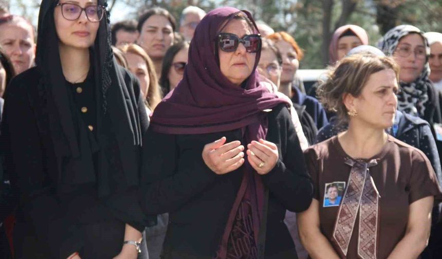 Kanser nedeniyle hayatını kaybeden çocuk doktoru için hastanede tören düzenlendi