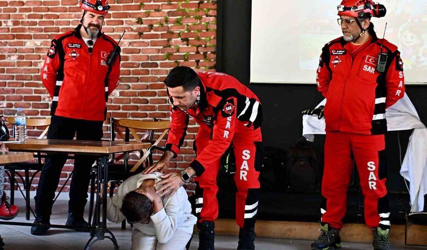 Muratpaşa Belediyesi'nden özel bireylere afet farkındalık eğitimi