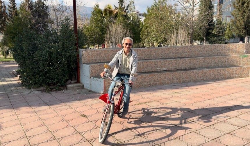 Osmaniye'de 47 yıllık berberin 41 yıllık bisiklet sevdası