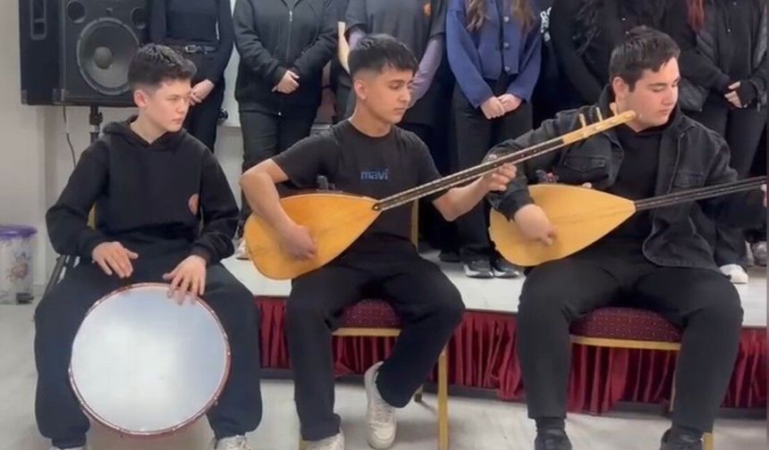 Osmaniye'de öğrencilerden İstiklal Marşı'nın kabulüne anlamlı etkinlik