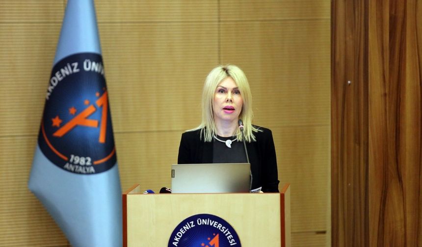 Prof. Dr. Özkan: 'Kadınlarını geri bırakan toplumun ileri gitmesi imkansız'