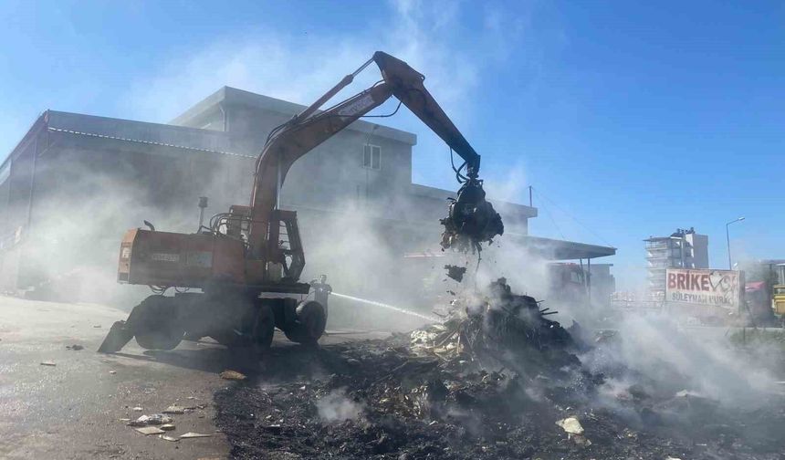 Serik Sanayi Sitesi'nde Korkutan Yangın