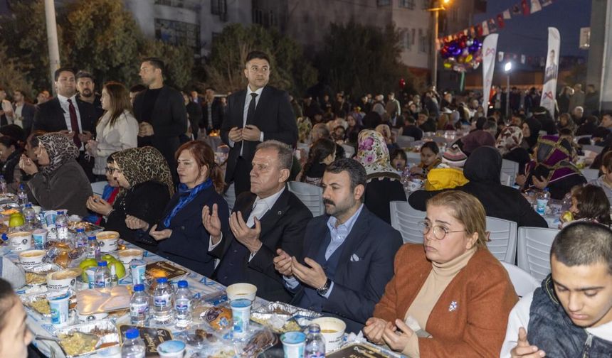 Vahap Seçer ve Hoşyar Sarıyıldız Akdeniz’de İftarda Buluştu