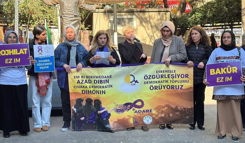Mersin'de Kadınlardan Yaşam Zinciri Protestosu