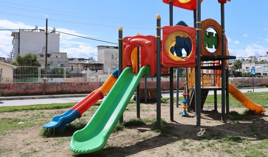 Akdeniz’de Çocuk Parkına Çirkin Saldırı: Oyun Alanı Yakıldı