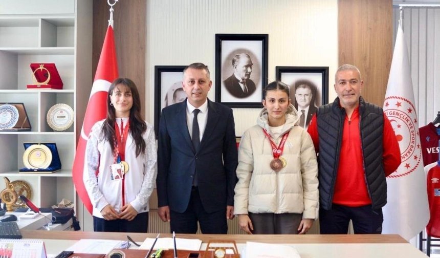 Şampiyon Boksörlerden Müdür Dorul’a Gurur Ziyareti!