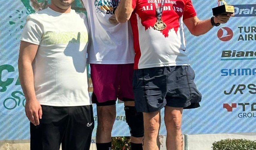 75 yaş üstü kategoride birinci olan milli sporcu Ali Bıdı Türkiye Kupası sahibi oldu