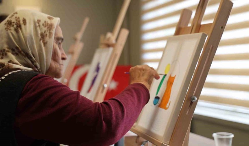Atıl bina kadınlar için sanat merkezine dönüştü