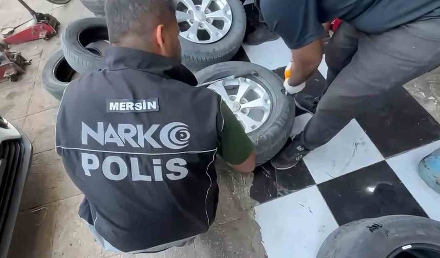Lastiklere yapılan özel bölmeden 8 kilo 266 gram eroin çıktı