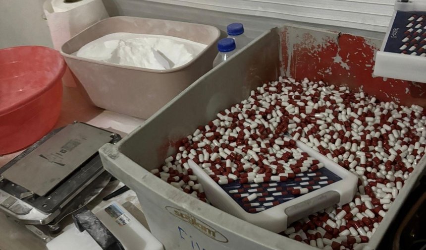 Mersin’de Sentetik Ecza İmalathanesine Baskın: 2 Tutuklama