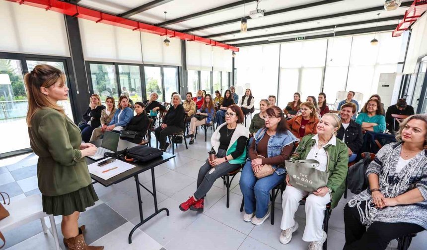Mersin'de sosyal yaşama katkı sağlayan kurslar yoğun ilgi görüyor