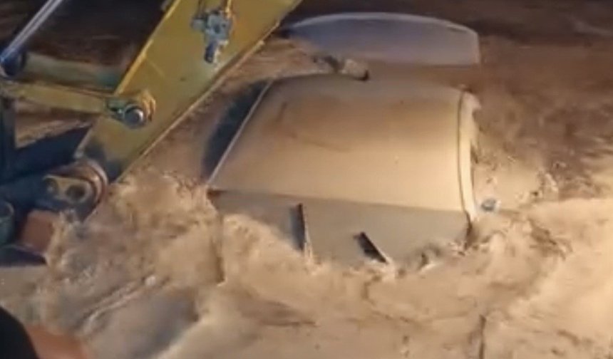 Selde hayatını kaybeden 2 kişinin bulunduğu aracın son görüntüleri ortaya çıktı