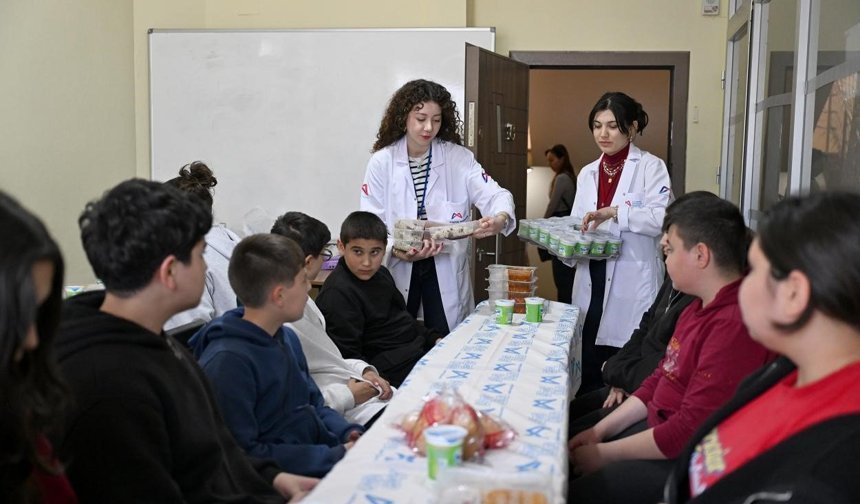 Silifke'de aşhaneden her gün yüzlerce kişiye sıcak yemek desteği