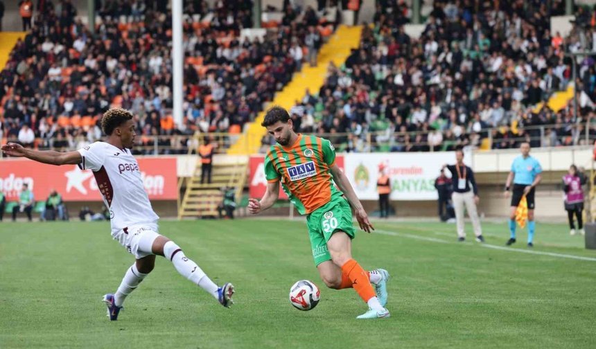 Trendyol Süper Lig: Corendon Alanyaspor: 1 - Trabzonspor: 1 (Maç sonucu)