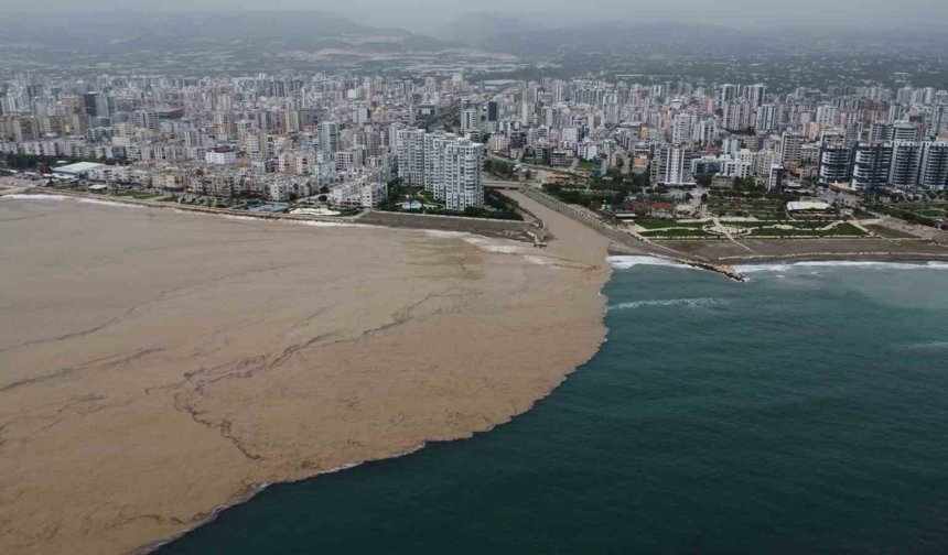 Erdemli ve Silifke'de Sel Suları Akdeniz'le Buluştu