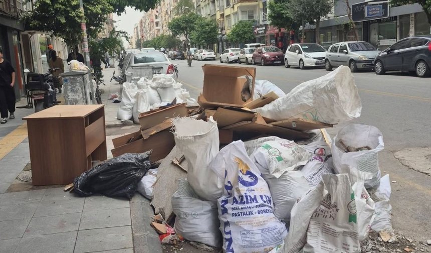 Cengiz Topel Caddesi Çöplüğe Döndü Tepkiler Artıyor