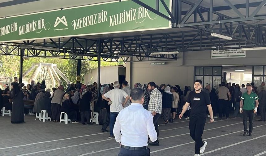 Mersin'deki vahşette hayatını kaybedenler son yolculuğuna uğurlanıyor