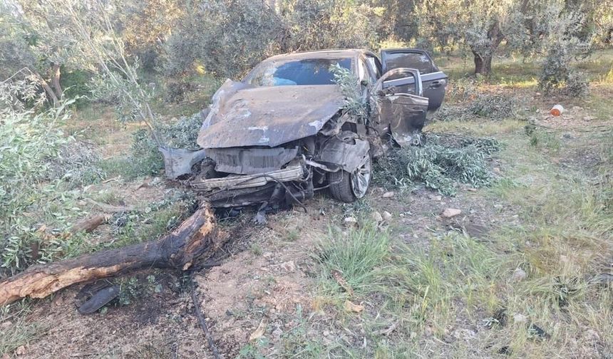 Hurdaya dönen araçtan yaralı kurtuldu