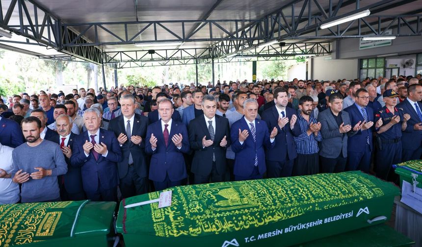 Vali Toros Tarsus’taki Cenaze Törenine Katıldı