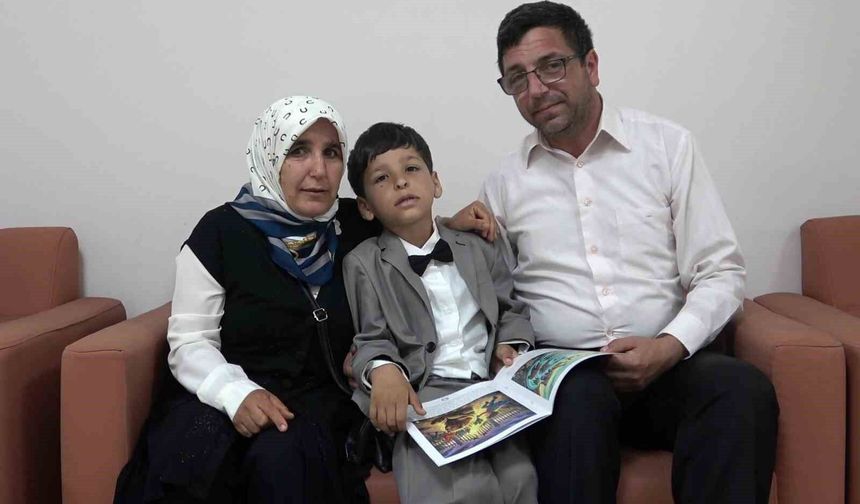 6 yaşındaki otizmli anaokulu öğrencisi hayal dünyasını hikaye kitabına dönüştürdü