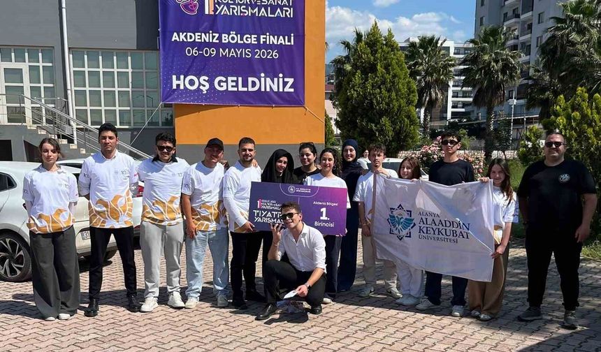 ALKÜ'lü genç tiyatrocular bölge finallerinde şampiyon olup yarı finale yükseldi