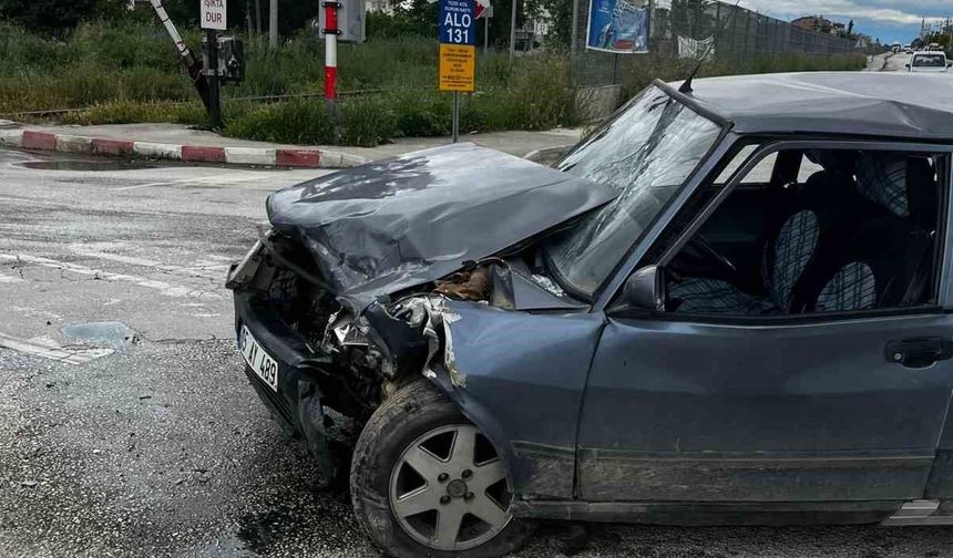 Burdur'da okul servisi ile otomobil çarpıştı: 7 yaralı