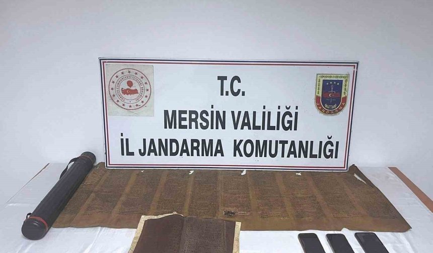 Mersin'de tarihi eser operasyonu: Tevrat ve el yazması eser ele geçirildi