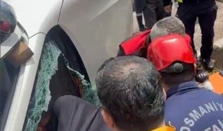 Osmaniye'de kontrolden çıkan pikap yan yattı: 2 yaralı