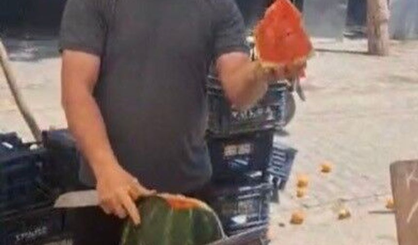 Osmaniye'de pazarcının 'Vekaletli karpuz kesimi' gülümsetti