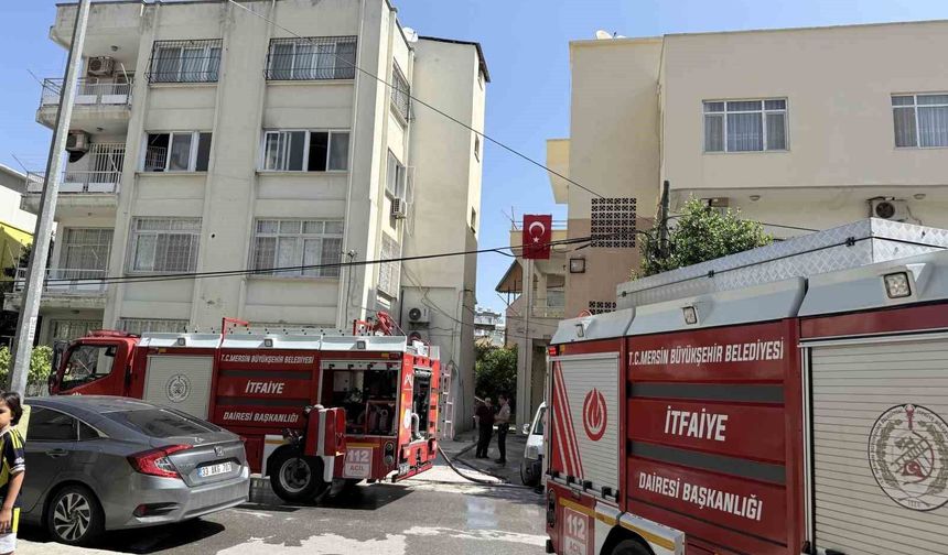 Tarsus'ta apartman dairesinde yangın paniği