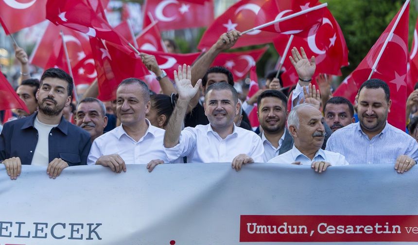 Mezitli'de 19 Mayıs Coşkusu Sokaklara Taştı