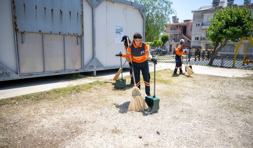 Büyükşehir İlaçlama ve Temizlik Ekiplerinden Bayram Mesaisi