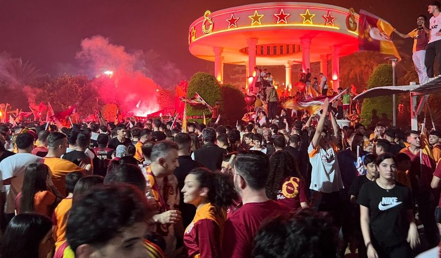 Mersin Sarı-Kırmızıya Büründü! Şampiyonluk Gecesi Kent Ayağa Kalktı